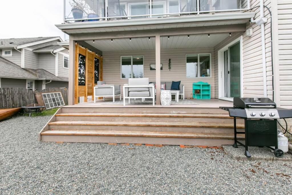Lovely 2 Bedroom Suite Steps From The Beach Victoria Luaran gambar