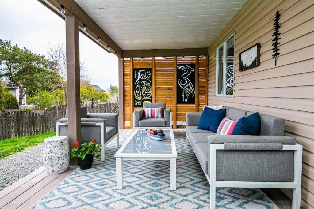 Lovely 2 Bedroom Suite Steps From The Beach Victoria Luaran gambar