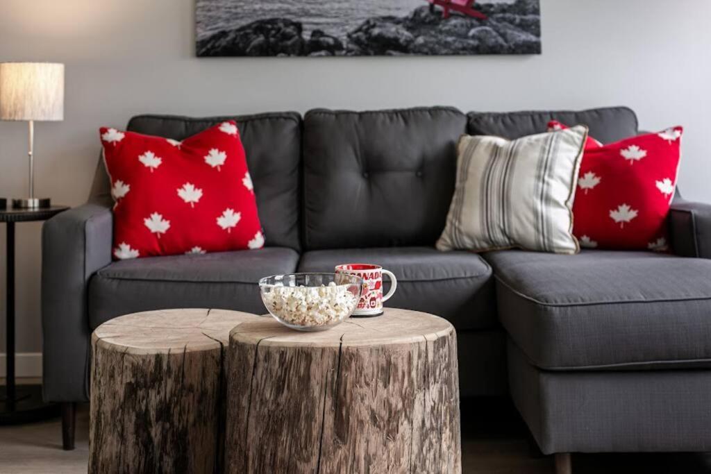 Lovely 2 Bedroom Suite Steps From The Beach Victoria Luaran gambar